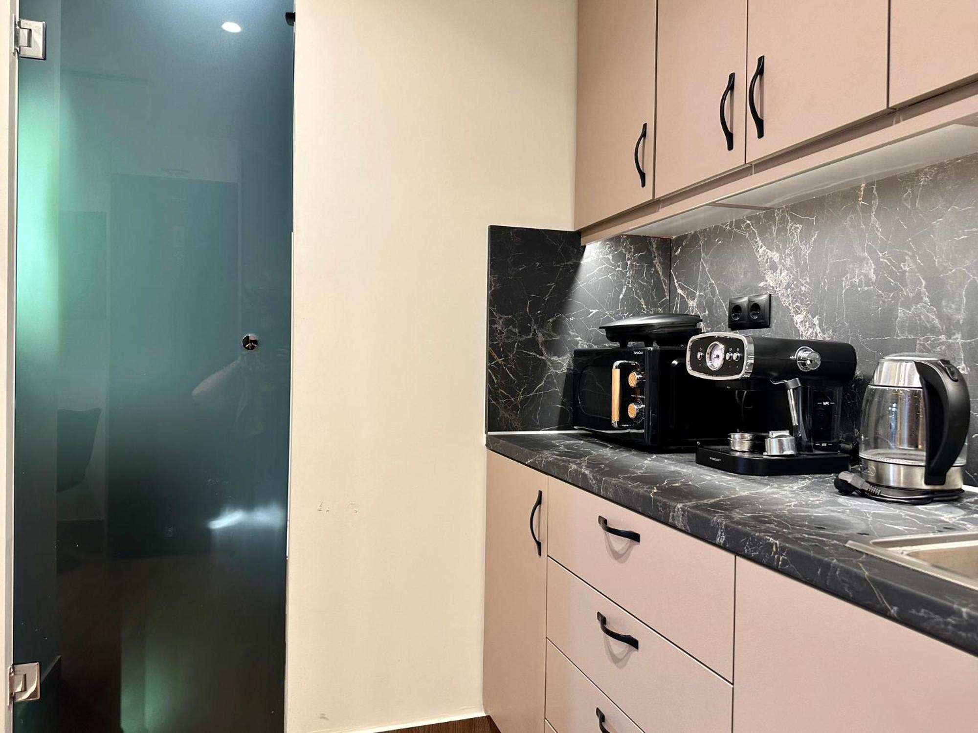 T&T Luxury Apartments - Rooftop Jacuzzi Athens Exterior photo
